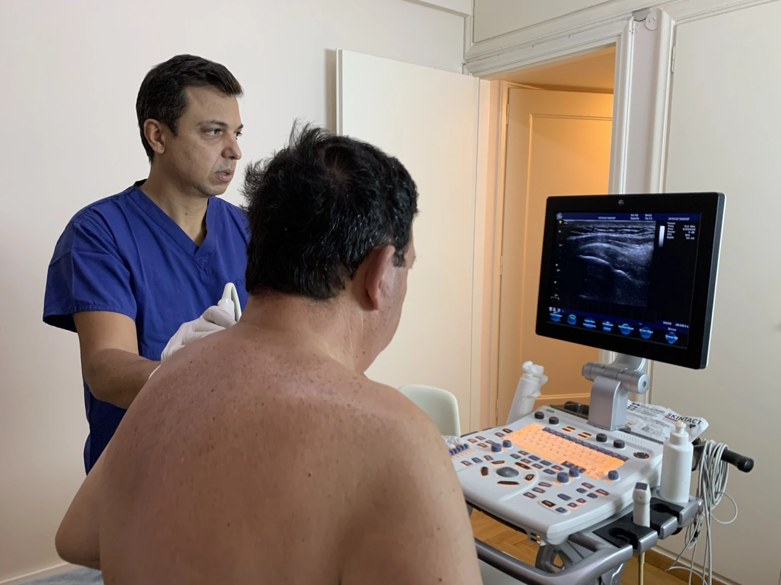Ultrasound examination of the shoulder by Georgios Petridis